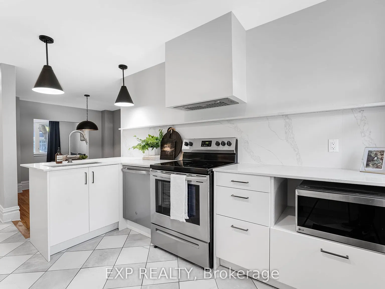 3 bed, $3,495 — Photo 1
