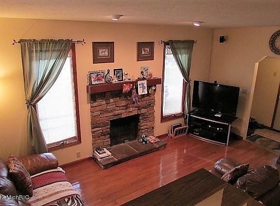 4th image of 2610 Lake Shore Dr