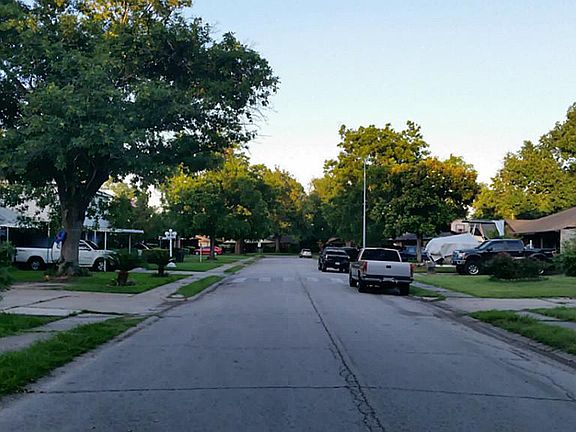 Curbside appeal w/sidewalks for morning jogs & evening walks!