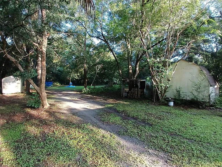 210 SE Hardin Ct — Photo 11