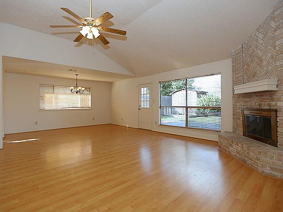 4th image of 13410 Wimbledon Oaks Dr