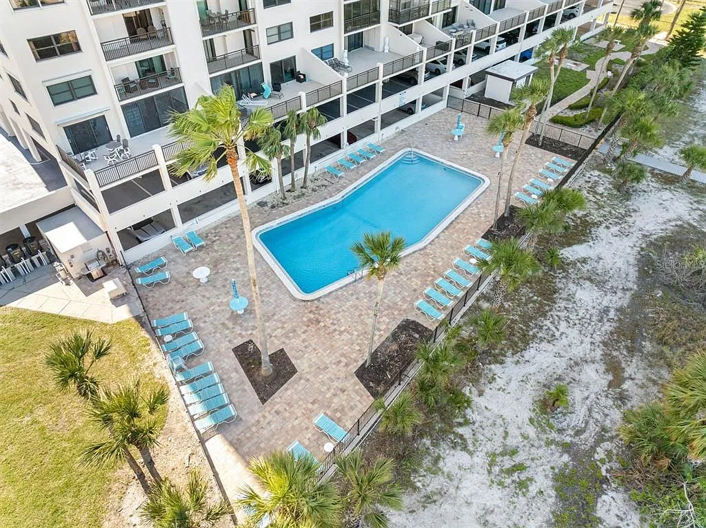 2 bed, 2.0 bath, 1094 sqft, $3,600 — Photo 3