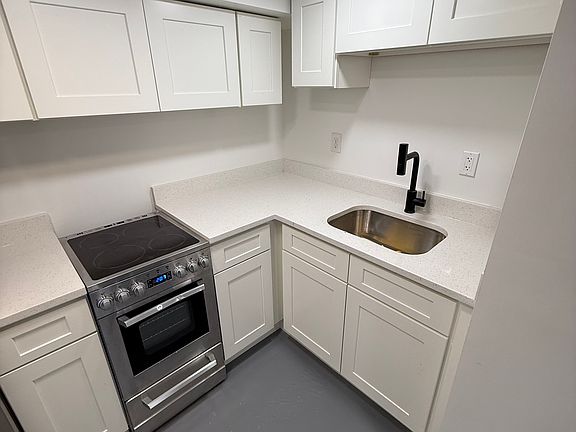 3rd image of 7512 Kenilworth Ave #3