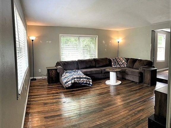 2nd image of 3314 Bloomingdale Ave