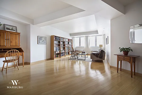 Sold by Warburg | media 9