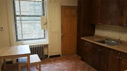 Rented by R New York