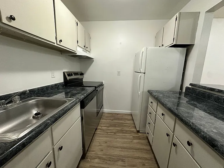 University Park Apartments near Cornell University — Photo 126