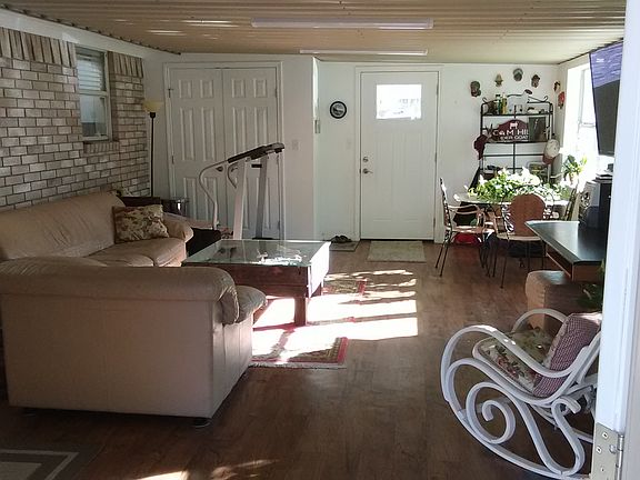 4th image of 210 Two Mile Ln