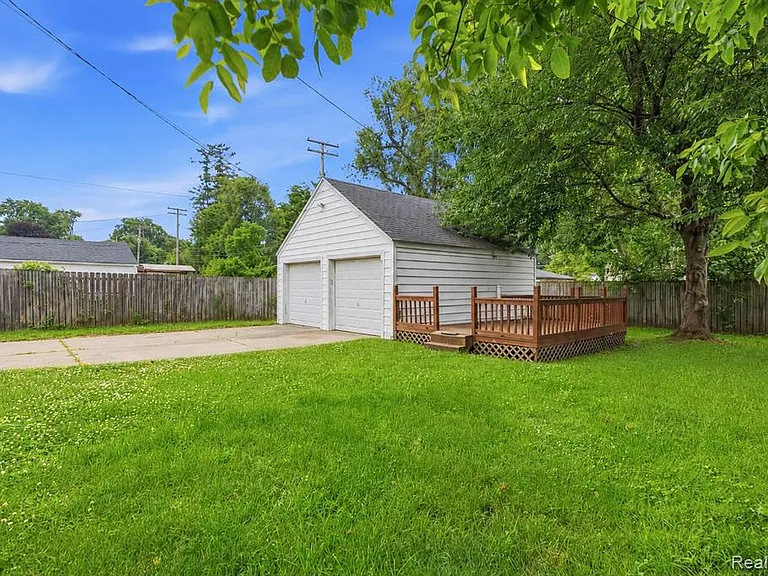 77 Huron Ave — Photo 20