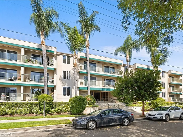 4501 Cedros Ave — Photo 4