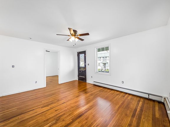 5th image of 31 Loveland St Unit 1
