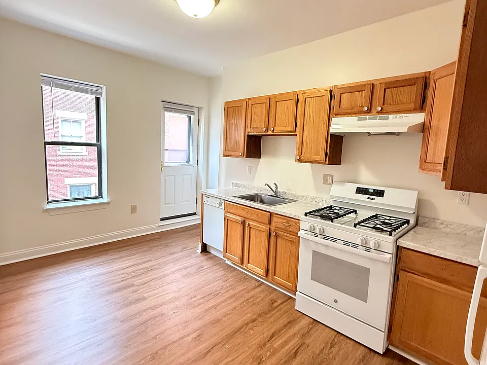 21 Hemenway St #3