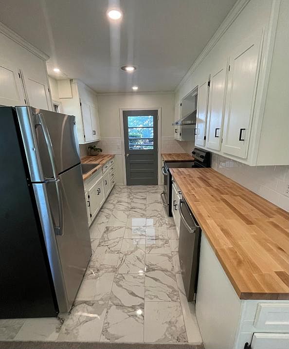 1st image of 9 Sequoia Dr