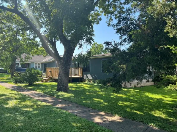810 W 3rd St, Cameron, MO 64429