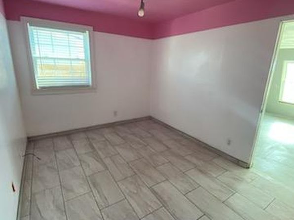 1203 SW 48th Ave