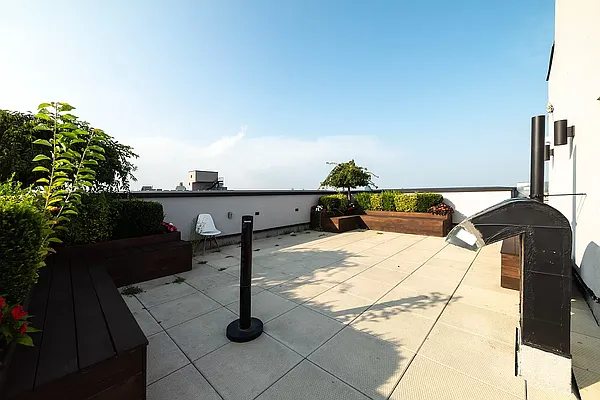 Rented by Twin Group | media 32