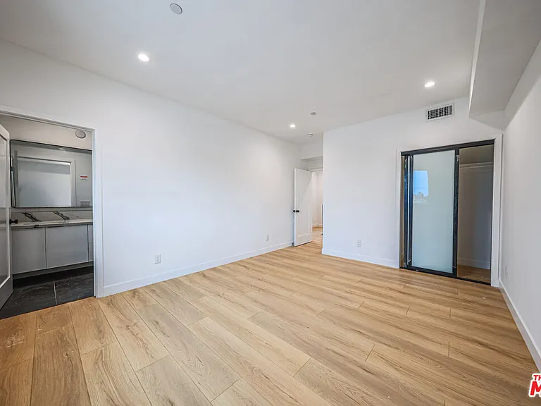 1525 S Carmelina Ave #1525 — Photo 14