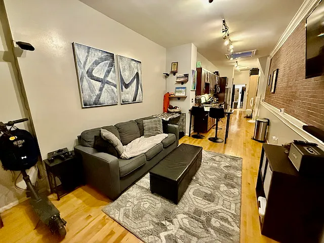 1 bed, 515 sqft, $2,700 — Photo 2