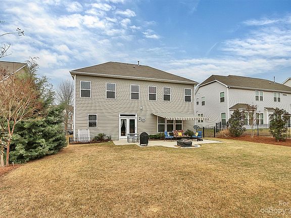 2nd image of 85020 Newloch Ct #124