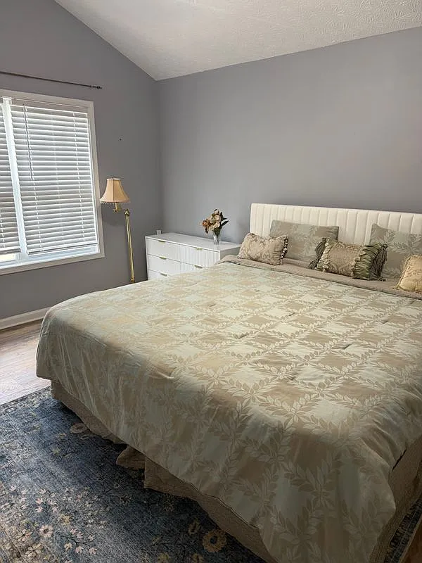1 bed, 1.0 bath, 200 sqft, $800 — Photo 1