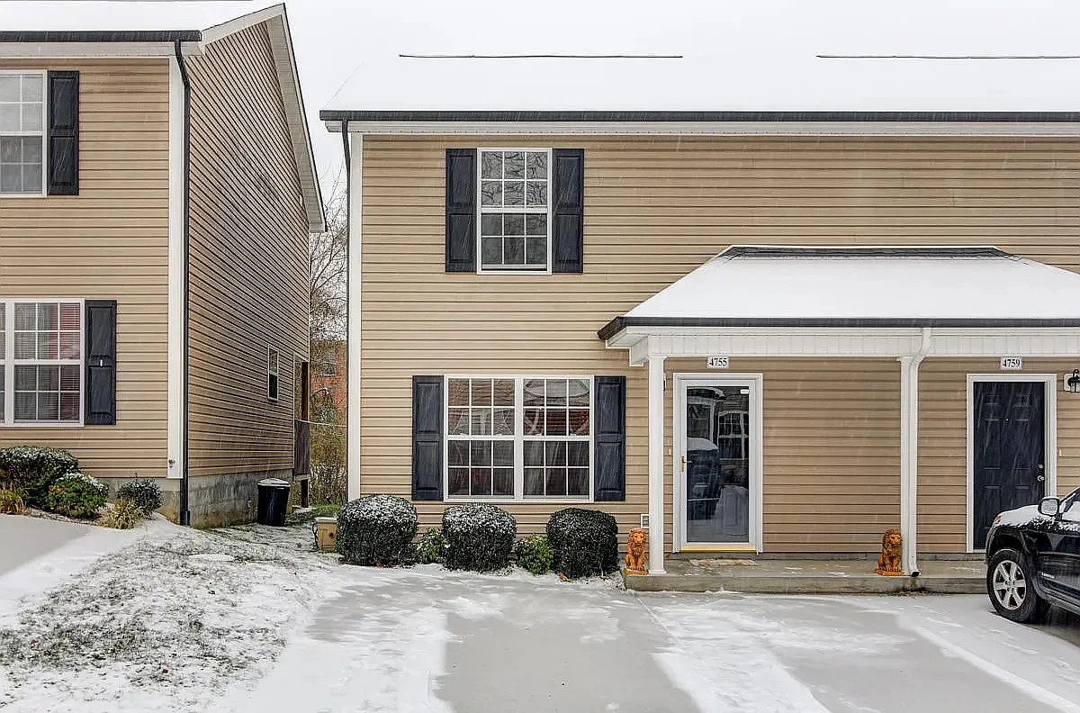 2 bed, 1.5 bath, 1214 sqft, $1,450 — Photo 2