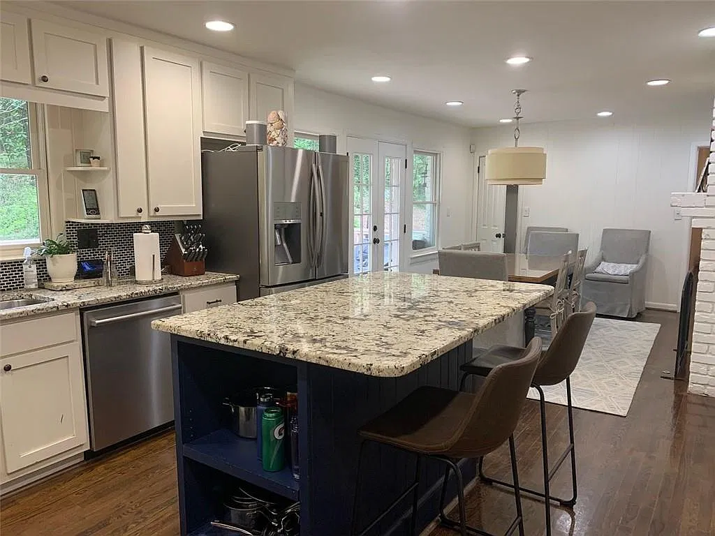 3 bed, 1563 sqft, $3,950 — Photo 4