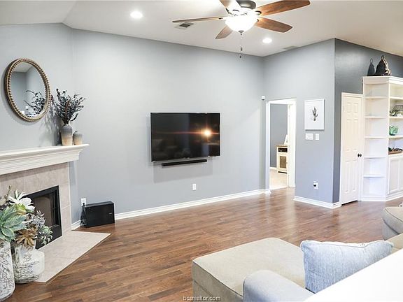 4th image of 1701 Beaver Pond Ct