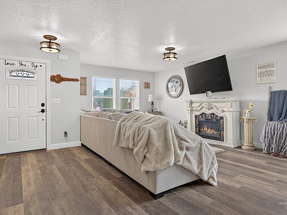 5th image of 320 E Walcott Lake Ct