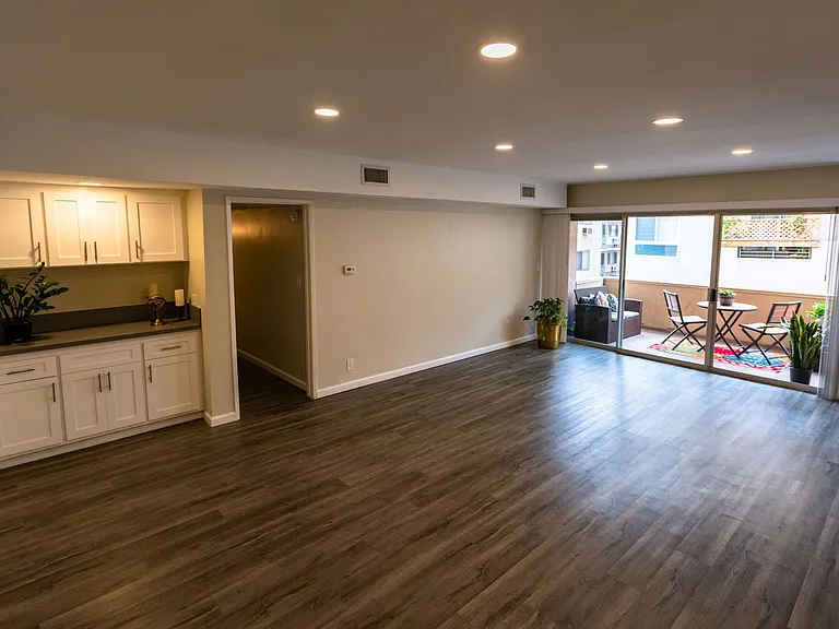 7244 Hillside Ave — Photo 10