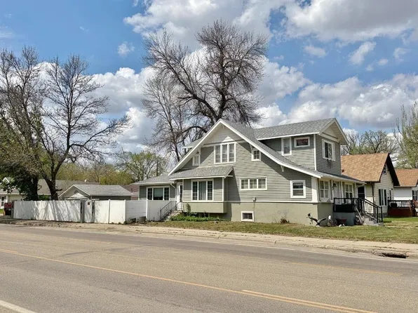 301 8th St NW, Minot, ND 58703