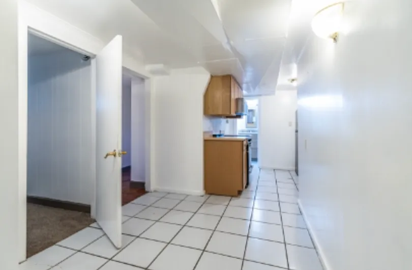 5 bed, 2.5 bath, 2516 sqft, $3,200 — Photo 4