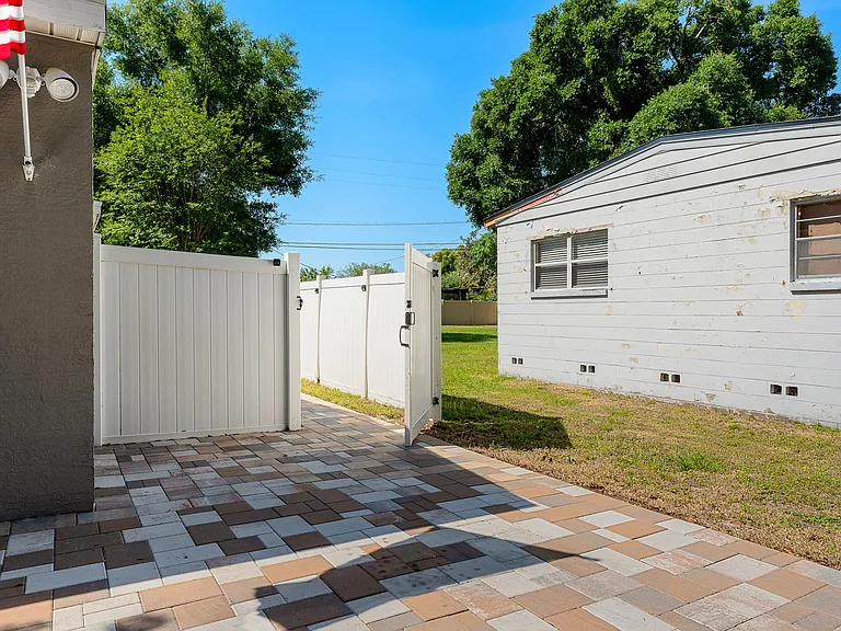 3006 Huntington St #B — Photo 18