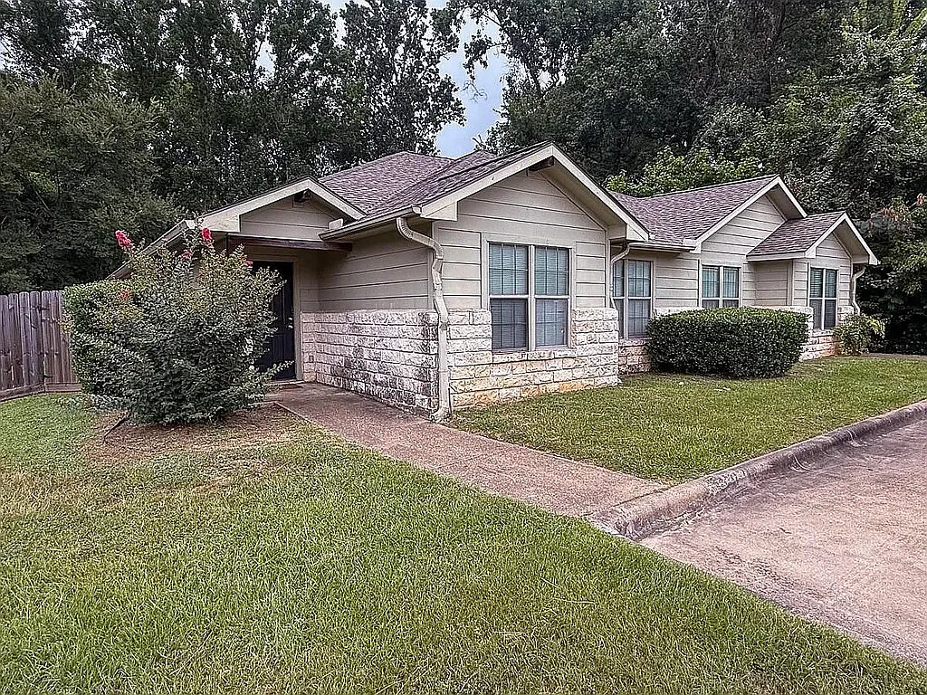 1 bed, 1400 sqft, $600 — Photo 1