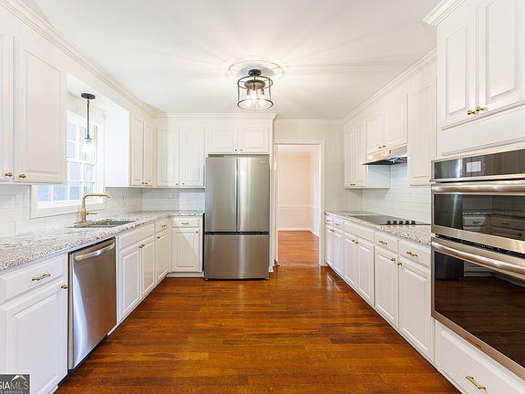 4th image of 2307 Riverhill Dr