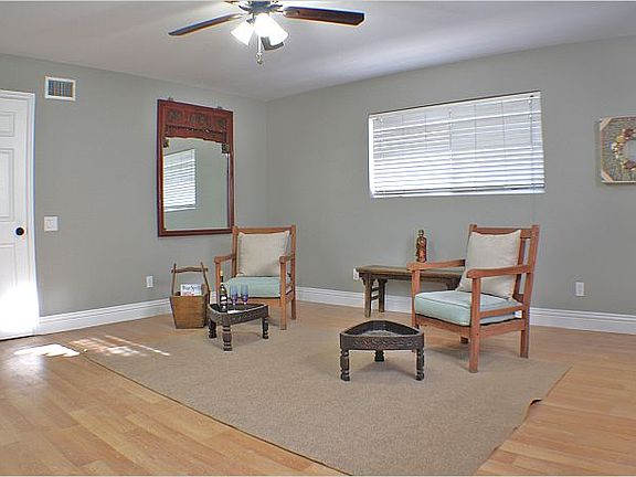 4th image of 2027 N Buena Vista St