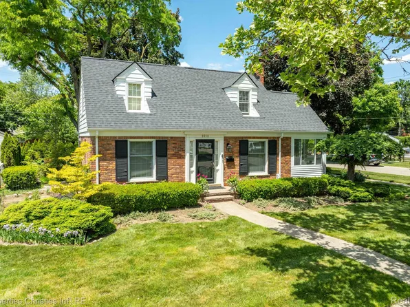 32111 Auburn Dr, Beverly Hills, MI 48025