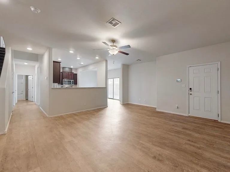 1504 Gulfstream Dr SE — Photo 5