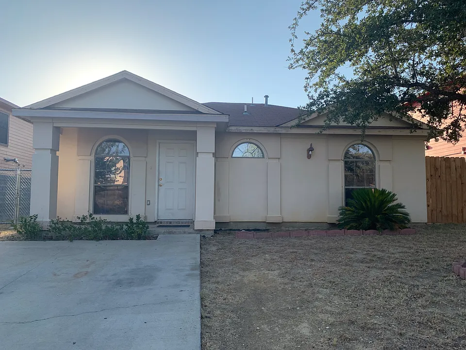 2615 Bandera Dr