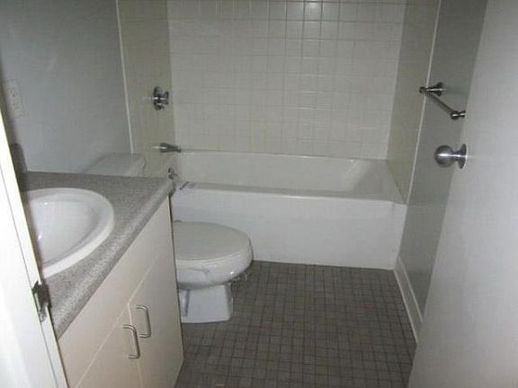 3rd image of 404 W 1st St Unit 32