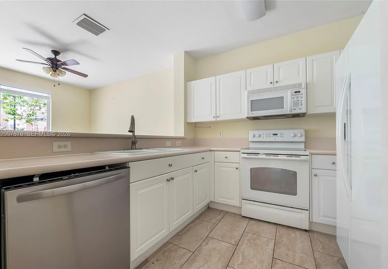 3 bed, 1151 sqft, $2,100 — Photo 3