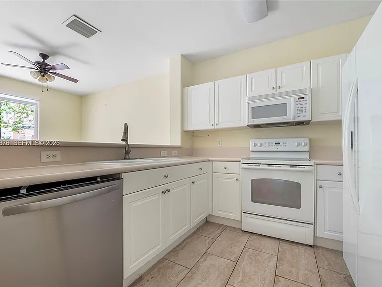 230 SE 29th Ave #1 — Photo 5