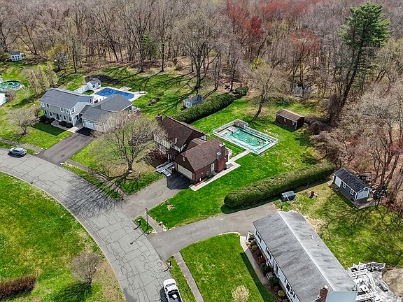 5th image of 26 Kimberly Dr