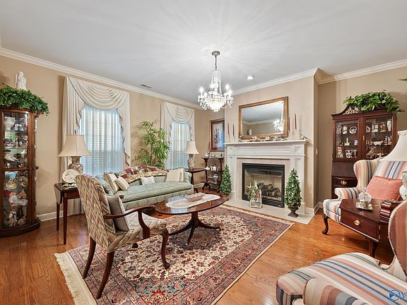 2nd image of 3126 Waterman Dr SE