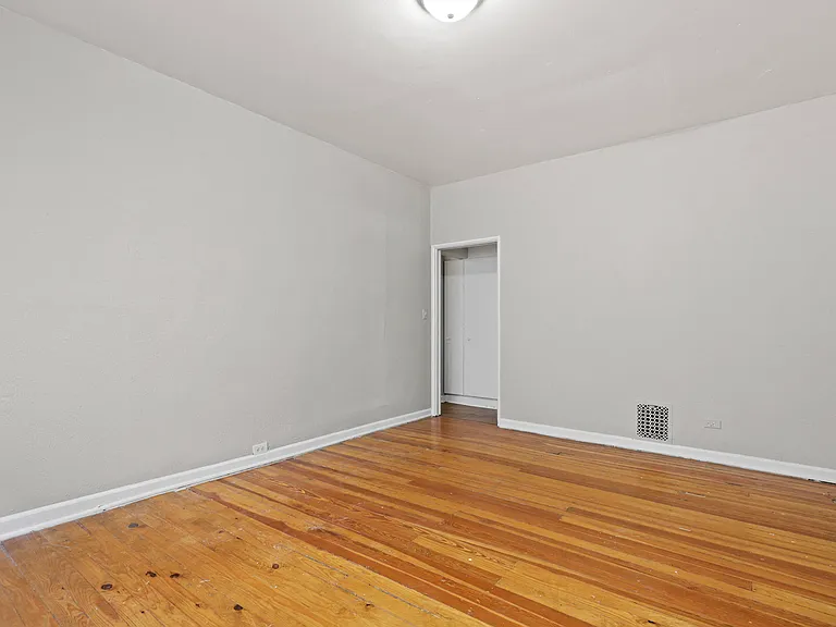 Race Street Apartments — Photo 19