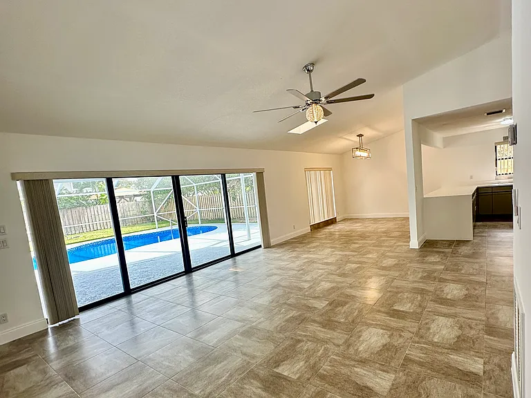 1128 Rainwood Cir — Photo 14