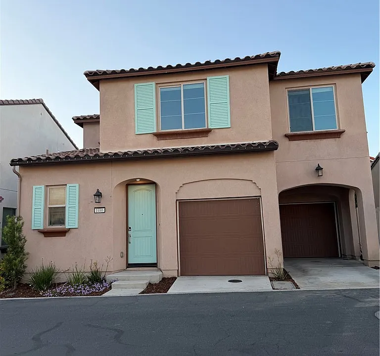 1446 E Laurelwood Dr