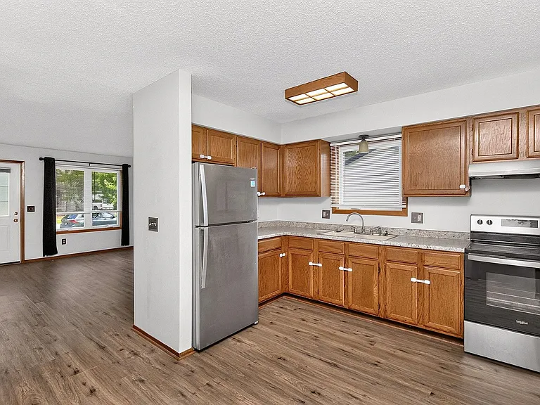 1614 NW Applewood St — Photo 10