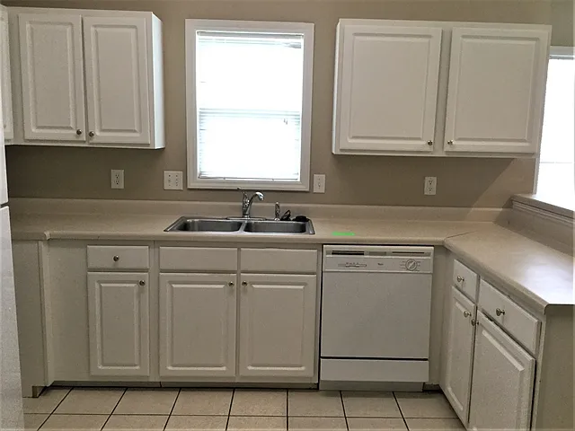 3 bed, 2.0 bath, 1458 sqft, $1,835 — Photo 2