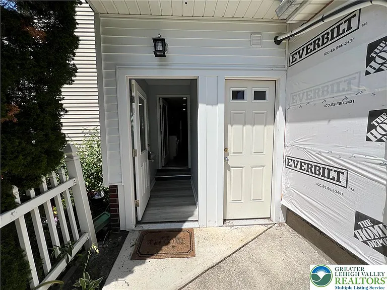 161 S Main St #201 — Photo 3