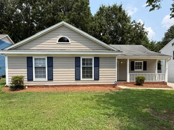 8231 Meadowdale Ln, Charlotte, NC 28227